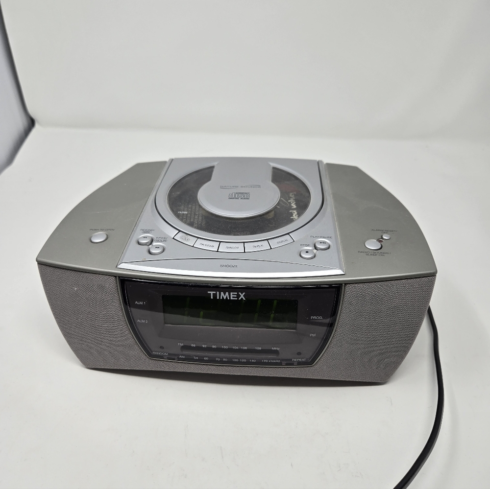 Timex Model T608 Stereo/CD/Clock Radio W/ Nature Sounds. 2004 FOR PARTS NOT WORK